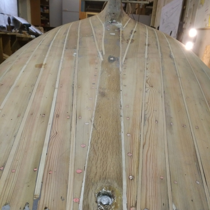 Filling seams between planks below waterline  :: ausgeleistet